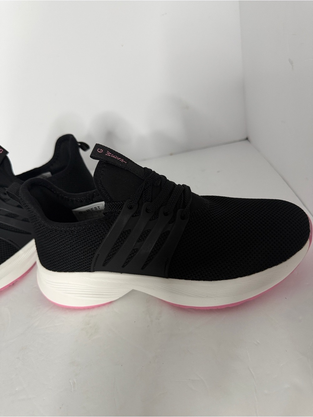 G West Knit Sneakers Black White Pink Sole Men’s Size 9.5 NWT